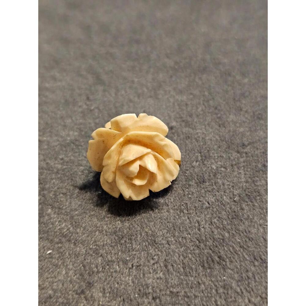 Carved Rose Pin / Pendant